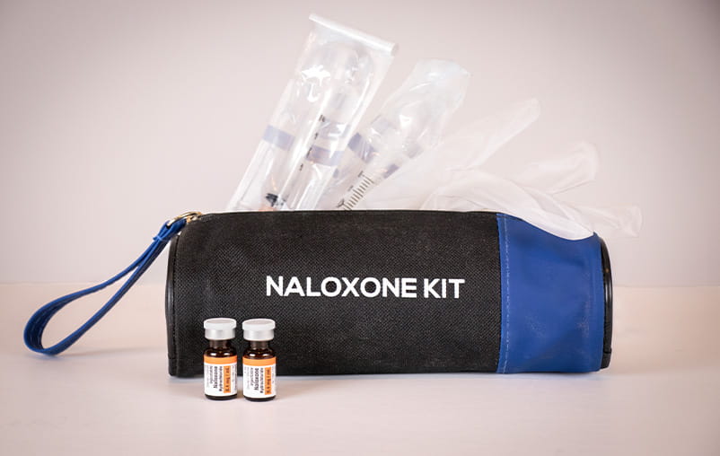 Naloxone kit