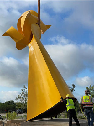 The Flor de Esperanza being stood up at its new location.